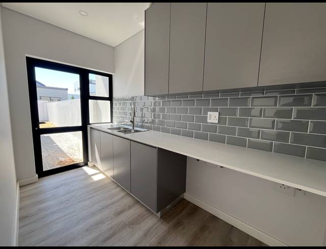 4 BEDROOM HOUSE FOR SALE IN SANDOWN